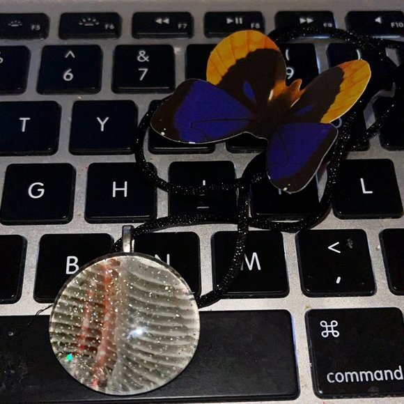 Marble Glass Handmade Nekclace - Picture 2 of 10